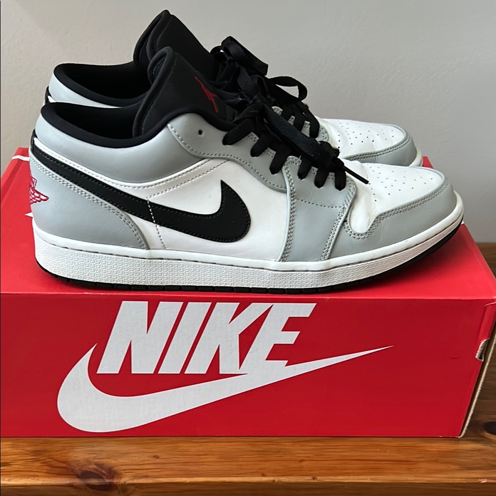 Jordan 1 Low light smoke grey, black Sz 12 GUC